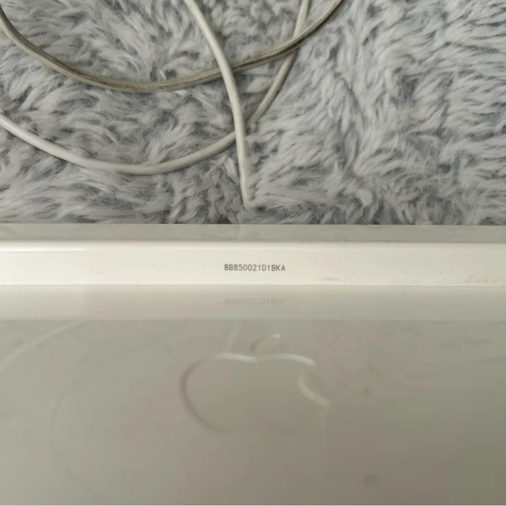 Original Apple Wired Silver & White Full Keyboard with Numeric Pad